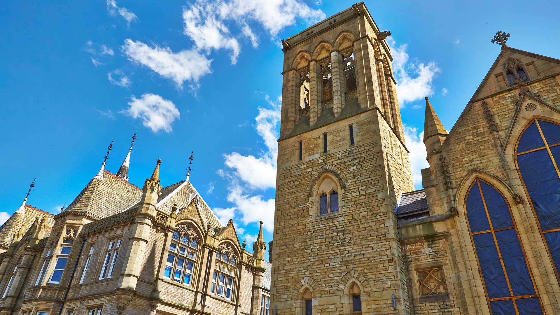 Photo of the corners of the Sir Patrick Stewart building and Ramsden building